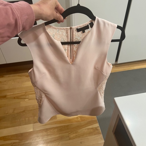 Ted Baker pink lace top.   02: like a medium 35$ - Picture 6 of 7
